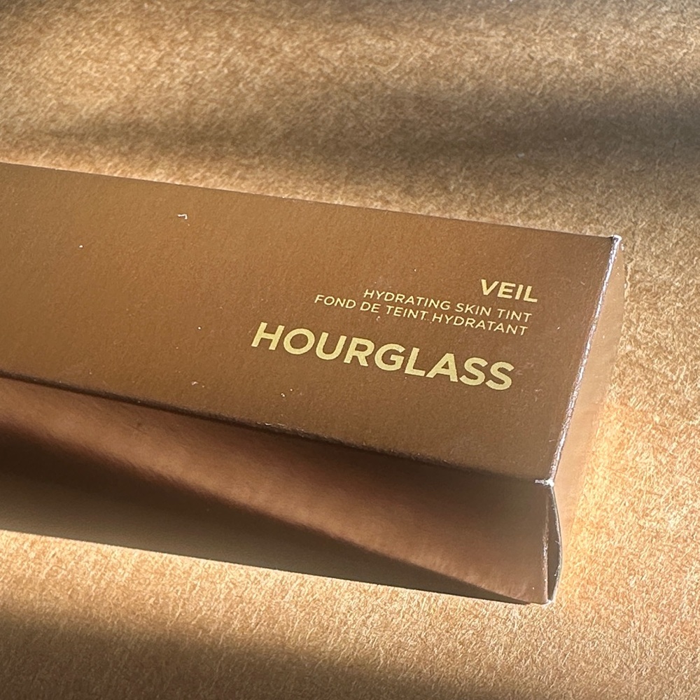 NEW Hourglass Veil Hydrating Skin Tint in Shade #7